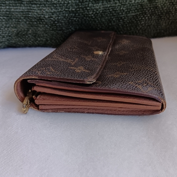 Louis Vuitton Monogram Wallet - Picture 3 of 16